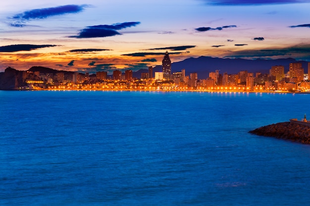 Spiaggia di benidorm alicante tramonto playa de poniente in spagna