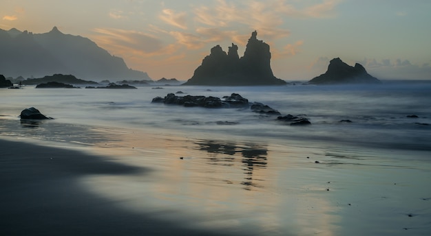 Benijostrand met zonsonderganglicht, Anaga, Santa Cruz de Tenerife, Canarische Eilanden, Spanje