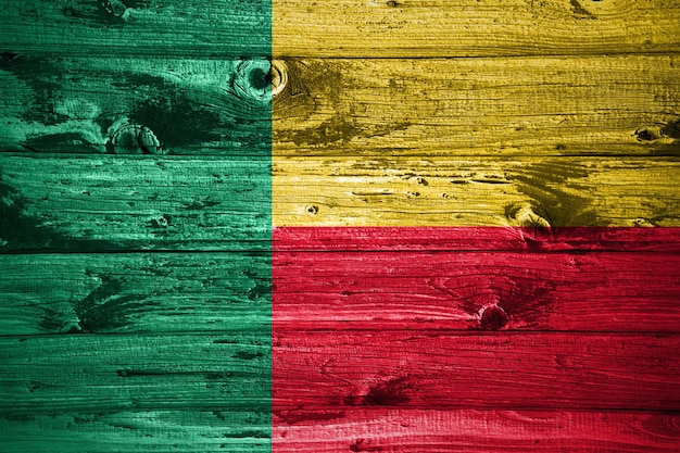 Benin vlag op houten planken achtergrond houten vlag