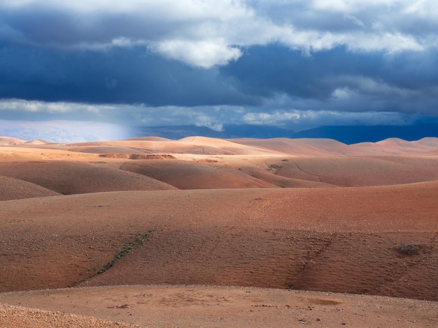 マラケシュ モロッコの Agafay 砂漠でベルベル人のテント