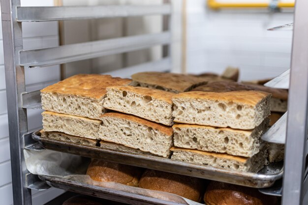 Bereiding van ambachtelijk tarwebrood Focus selectief