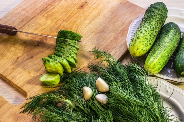 Bereiding van salade van verse groenten