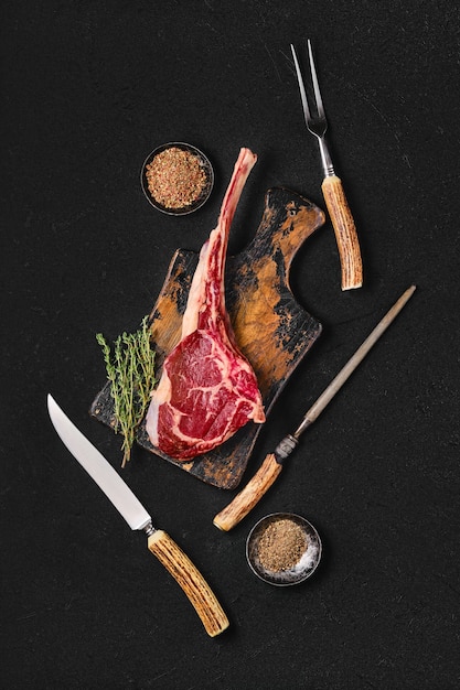 Bereiding van tomahawk steak (bovenaanzicht)