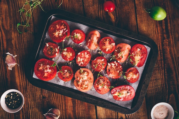 Bereiding van zongedroogde tomaten