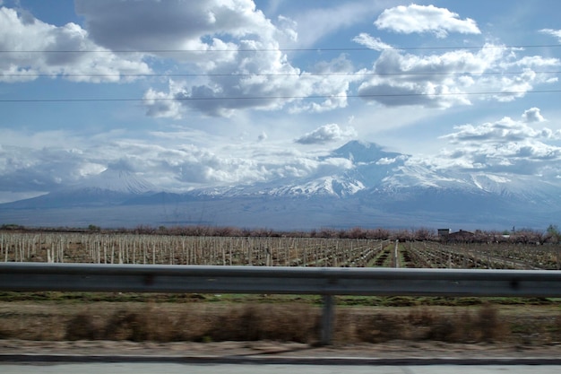 Berg Ararat onder de wolken