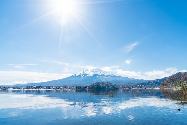 Berg Fuji San bij Kawaguchiko-meer.