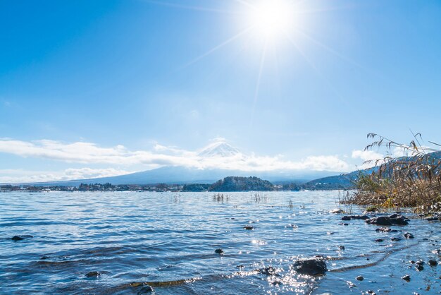 Berg Fuji San bij Kawaguchiko-meer.