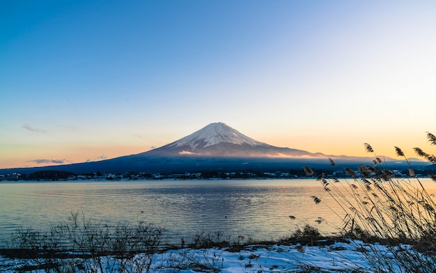 Berg Fuji San bij Kawaguchiko-meer.