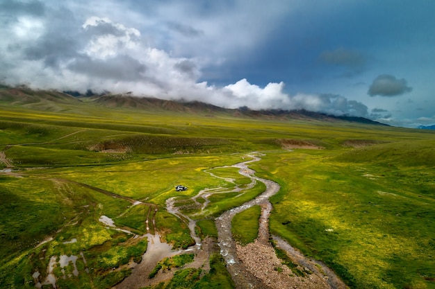 Foto berg riviervallei panorama landschap