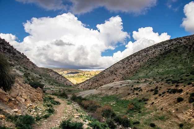 Bergachtig landschap bij Oued el Maleh Ghezala in Tunesië