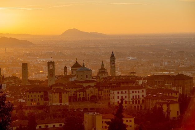 Foto bergamo all'alba