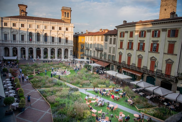 ベルガモイタリア2018高層都市の旧市街は、風景の巨匠のための植物園に変わりました