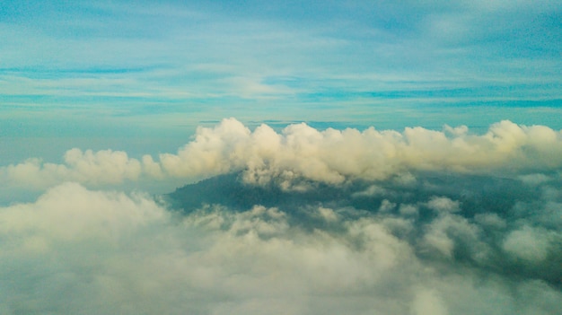 Bergen en mist in Thailand