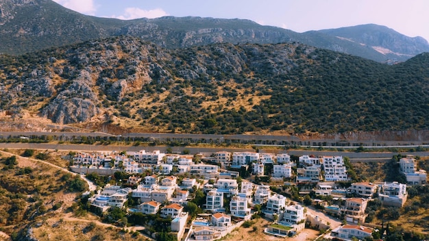 Bergen en stadsgezicht van kustplaats luchtfoto panoramisch uitzicht vanaf drone Kas Antalya provincie Turkije