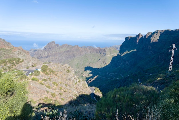 Bergen en weg op het eiland Tenerife