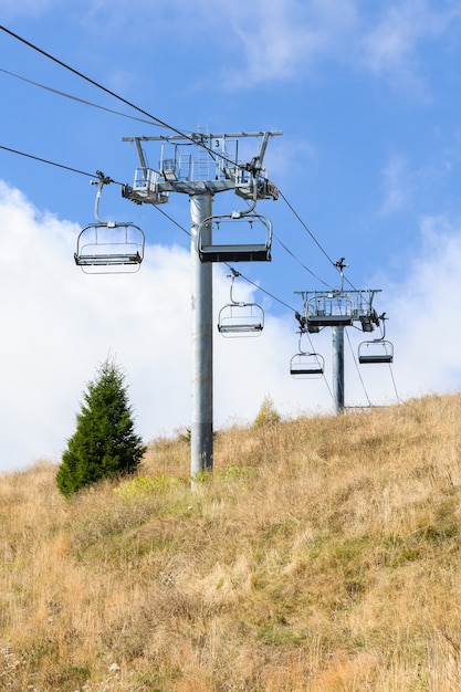 Bergkabelbaan in de zomer