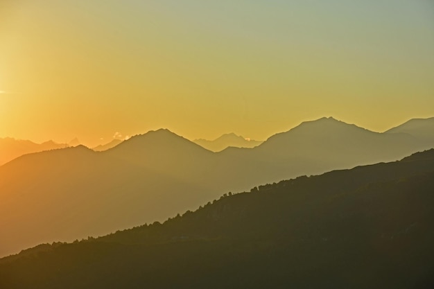 Bergketens met de hemel op de achtergrond