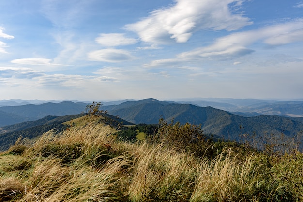 Berglandschap met blauwe hemel