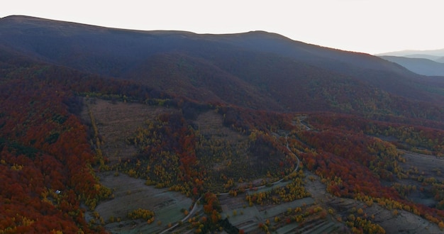 Berglandschap tijdens de herfstochtend