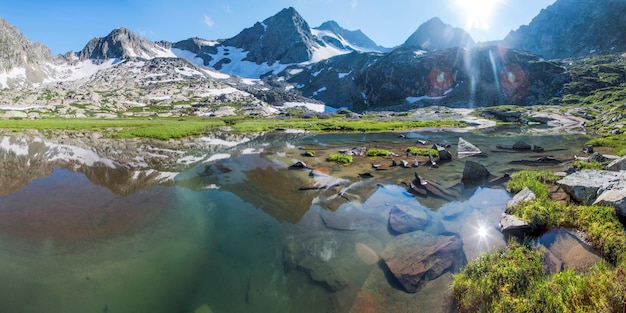 Bergmeer, panoramalandschap, zonreflectie, Altai