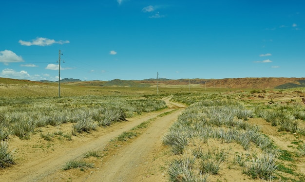 Foto bergplateau in het gebied zavkhan river, rivier in de govi-altai mongolië