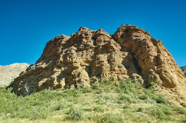 Foto bergplateaudistrict van de regio jalal-abad in het westen van kirgizië