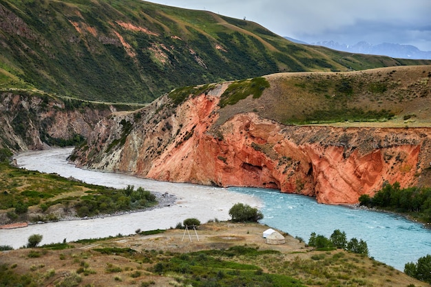 Bergrivier in Kirgizië