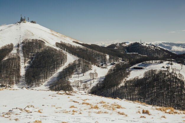 Bergskigebied in de winter in Italië.