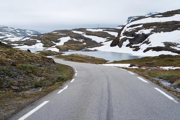 Foto bergweg in noorwegen