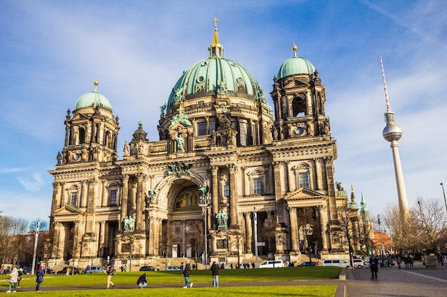 Berlijn Duitsland 6 januari 2018 Berliner Dom Berliner Dom Zonnige dagweergave met blauwe lucht