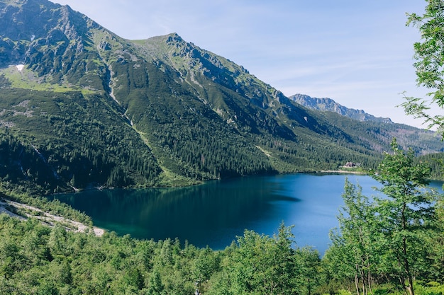 Beroemde bergen Meer zee oog meer op een zomerdag Top uitzicht op het prachtige Tatra meer landschap