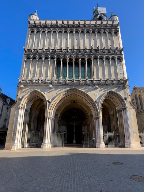 Beroemde gevel van notredamededijon dijon