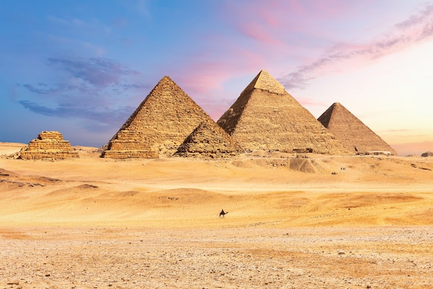 Beroemde grote piramides van Egypte, Gizeh, district Caïro