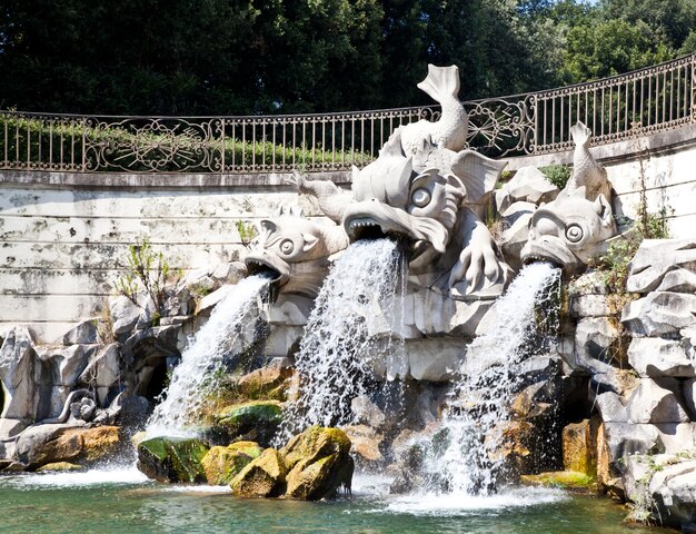 Beroemde Italiaanse tuinen van Reggia di Caserta, Italië.