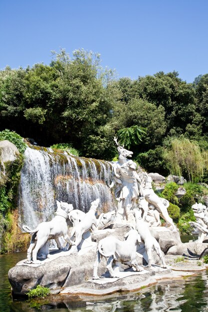 Beroemde Italiaanse tuinen van Reggia di Caserta, Italië.