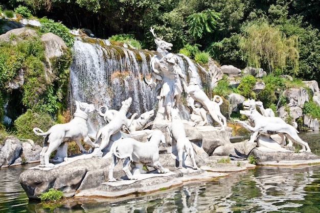 Beroemde Italiaanse tuinen van Reggia di Caserta, Italië.