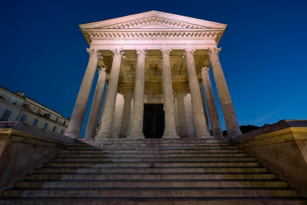 Beroemde Maison Carree raman-tempel in Nimes