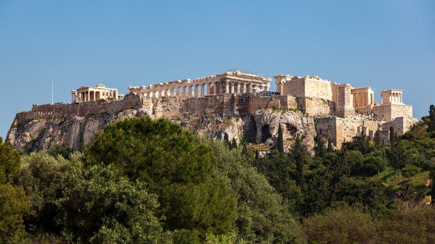 Beroemde oude akropolis is een van de belangrijkste bezienswaardigheden van athene