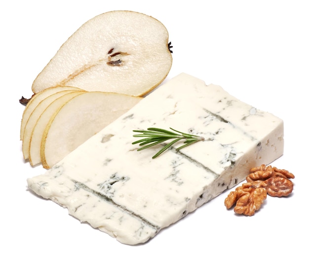 Beroemde traditionele Italiaanse gorgonzola schimmelkaas geïsoleerd op een witte achtergrond