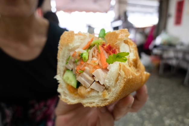 Beroemde vietnamese sandwich in een restaurant in taiwan