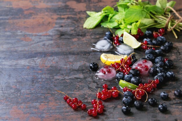 Berries, lime, mint and ice