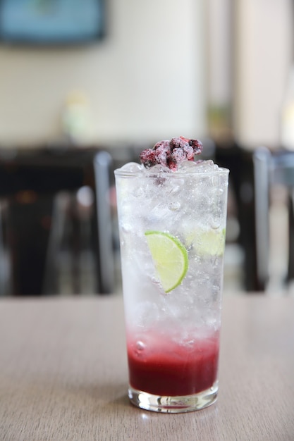 Berry cocktail sparking with lime