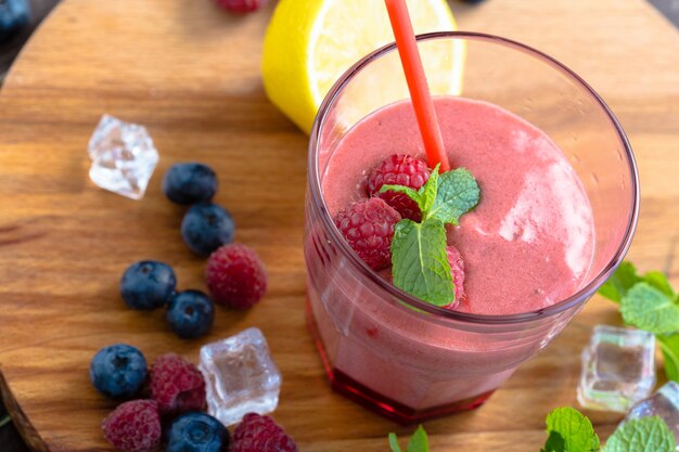 Berry Smoothie with Mint, Blueberry and Raspberry