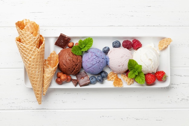 Berry vanille en chocolade ijs sundae