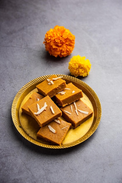 Besan burfi of Mohanthal geroosterde barfi een Indiaas snoepje?