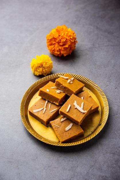 Besan burfi of Mohanthal geroosterde barfi een Indiaas snoepje?