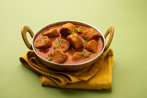 Besan Gatte Ki Sabzi of Gatta Curry Recept, populair rajasthani-menu voor lunch of diner