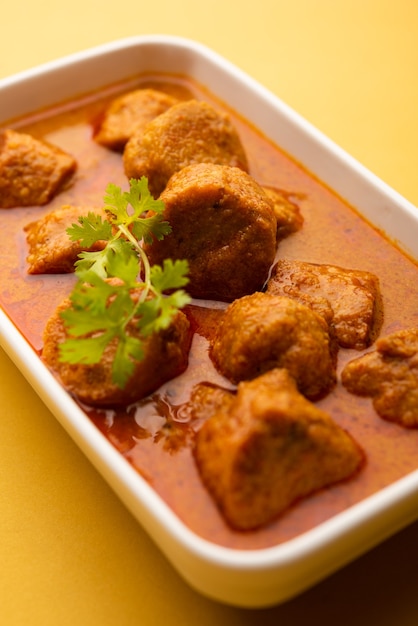 Besan Gatte Ki Sabzi of Gatta Curry Recept, populair rajasthani-menu voor lunch of diner