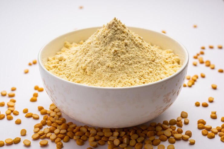 फोटो besan gram flour or chickpea flour is a powder made from ground chickpea known as bengal gram