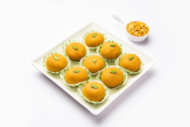 Besan Pedapedha pera Populaire Indiase mithai bereid met grammeel Ghee Suikermelk
